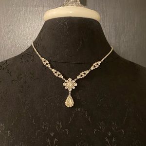 💜 Sparkly Crystal Silver Necklace